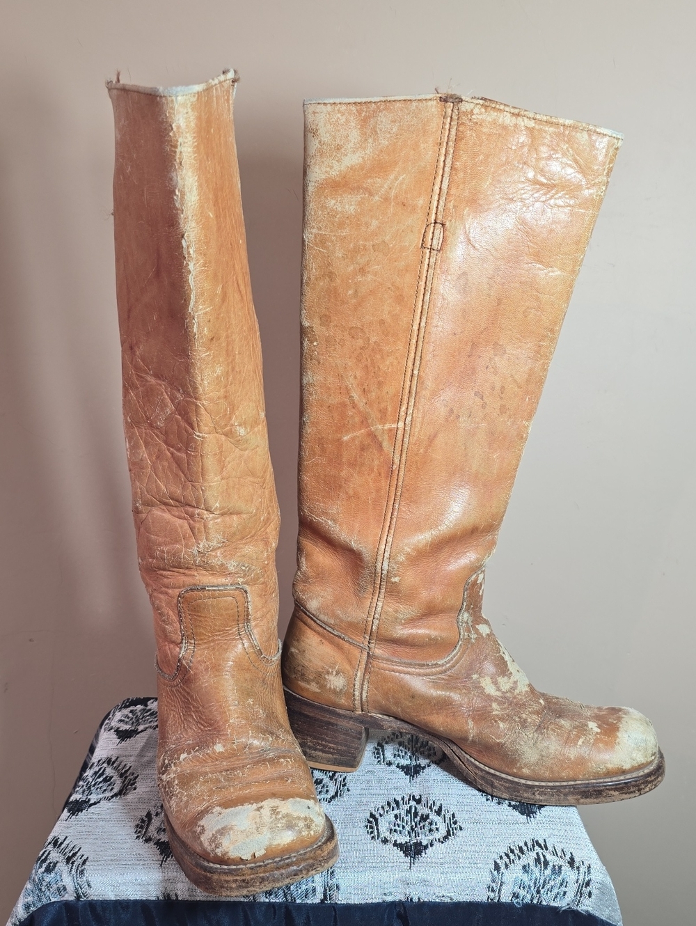 Frye 70s Vintage Honey Brown Leather Boots with Interior Logo